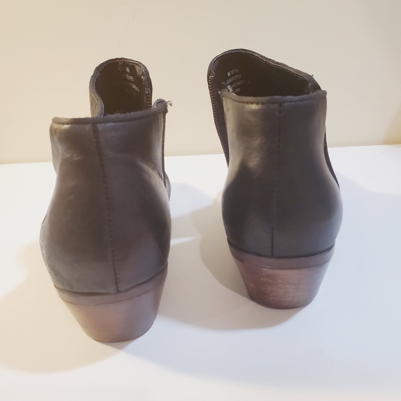 Crown Vintage Tabitha black Leather ankle booties size 8M - Picture 6 of 11